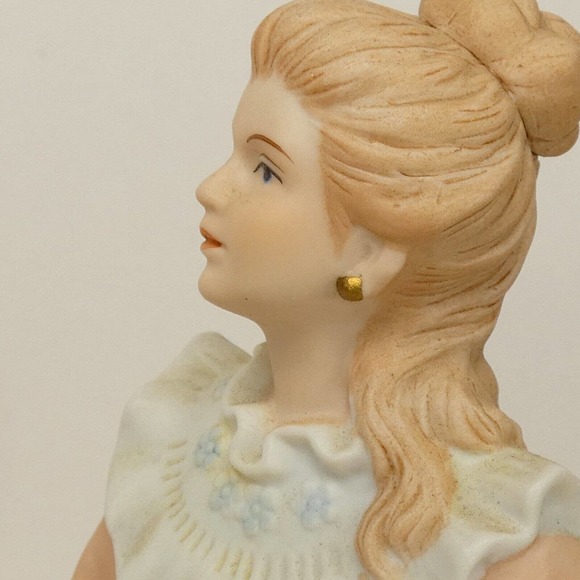 Homco # 1439 Courtney's Dream Porcelain Bisque Lady in Chair Figurine 6.5" SEJ&5 - Picture 16 of 16